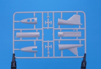 Макети  B-57E+CIM-10A missile ("2 in 1" set)