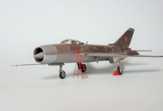 Scale model  Mikoyan I-3U(I-420) Soviet interceptor