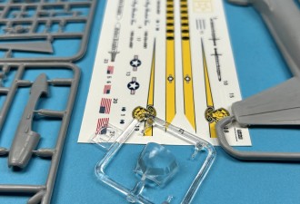 Макети  Fokker C-31A ("Golden Knights" parachute team)