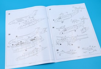 Scale model  UC/TC-12B "Huron" (U.S. NAVY/ U.S. Marine Corp.)